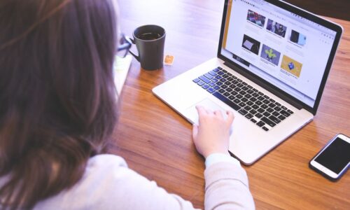 福岡の中小企業向けホームページ集客の裏ワザを解説するイメージ画像