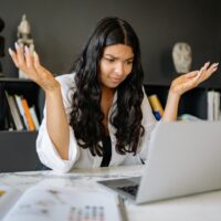 福岡でおしゃれなWebデザインを依頼する前に知るべき落とし穴と注意点を解説するイメージ
