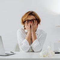 福岡のWeb担当者がWeb制作会社の乗り換えを決断する瞬間のイメージ。限界を感じたきっかけと本音の理由