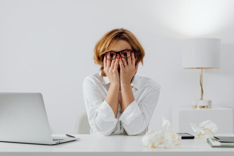 福岡のWeb担当者がWeb制作会社の乗り換えを決断する瞬間のイメージ。限界を感じたきっかけと本音の理由
