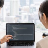福岡の企業サイトにおけるOrganization構造化データとGoogle評価の関係を示すイメージ