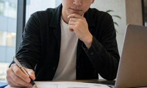 福岡 トピッククラスターの設計を示す、福岡の観光地やグルメ記事をカテゴリ別に整理したコンテンツ構造図