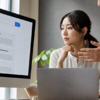 福岡 Gemini検索 表示を目指してSEO戦略を検討するWeb担当者と検索画面