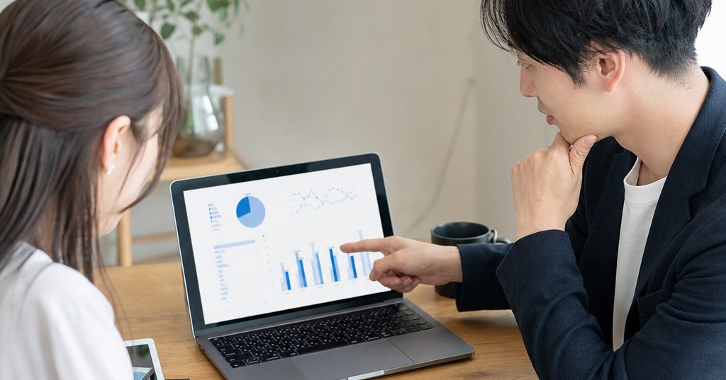 ホームページ 上位表示 方法 個人事業主を解説する、ノートパソコンでSEO対策や検索順位を確認する個人事業主