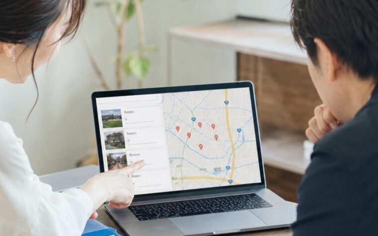 久留米でSEO対策を始める前に知っておきたい地域検索の仕組みを示す、地図と検索結果画面のイメージ